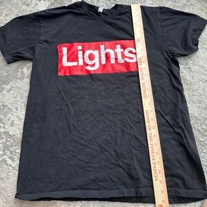 Lights black t-shirt (the singer)